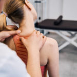 Peut-on aller voir un ostéopathe pour les douleurs de cou ?