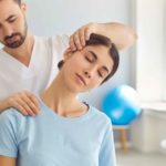 Comment l’ostéopathie peut-elle aider à prévenir les migraines ?