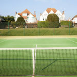 Les Normes de Qualité dans l’Entretien d’un Court de Tennis en Gazon Synthétique à Dijon