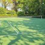 Critères essentiels pour la durabilité et la performance d’un court de tennis en gazon synthétique à Garches