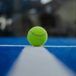 Optimiser la Performance d’un Court de Tennis en Résine Synthétique à Garches grâce à une Maintenance Appropriée