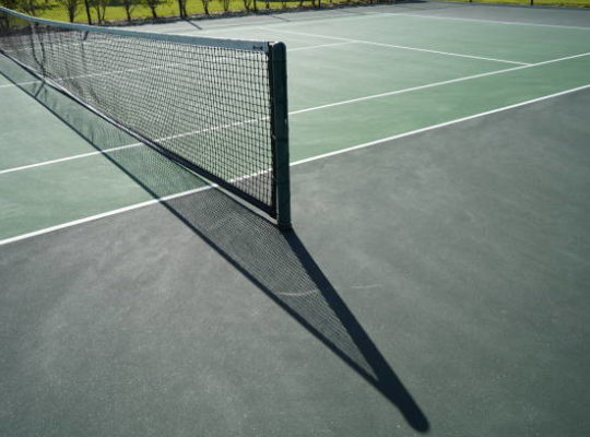 Entretien court de tennis en béton poreux à paris