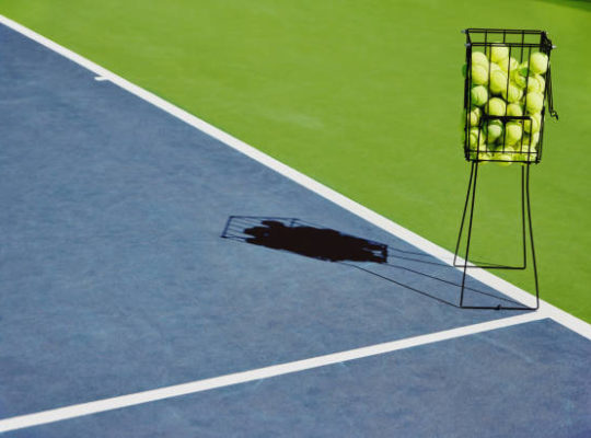 Entretien court de tennis en béton poreux à paris